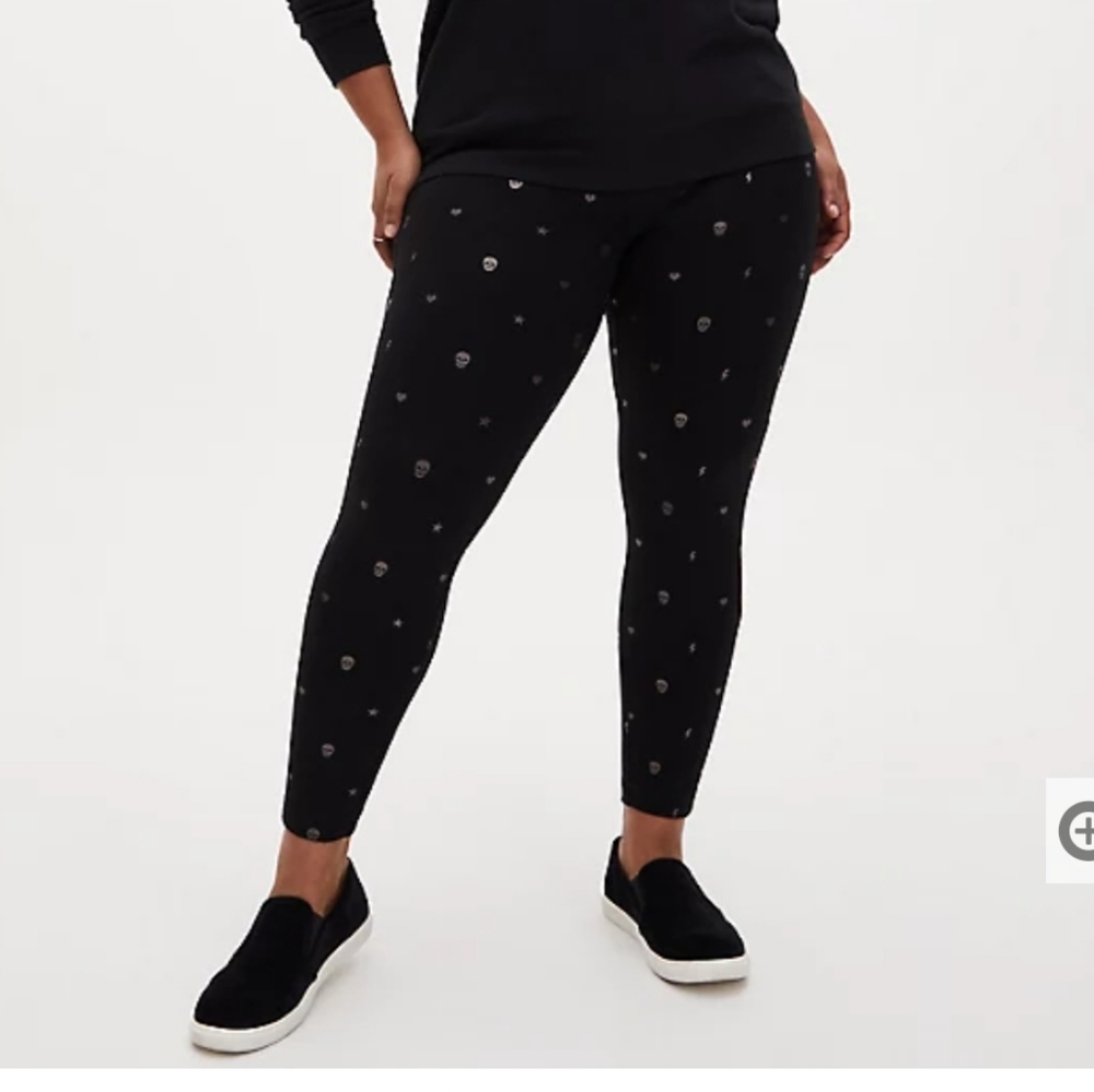 TORRID Skull Foil Pull On Pixie Pant